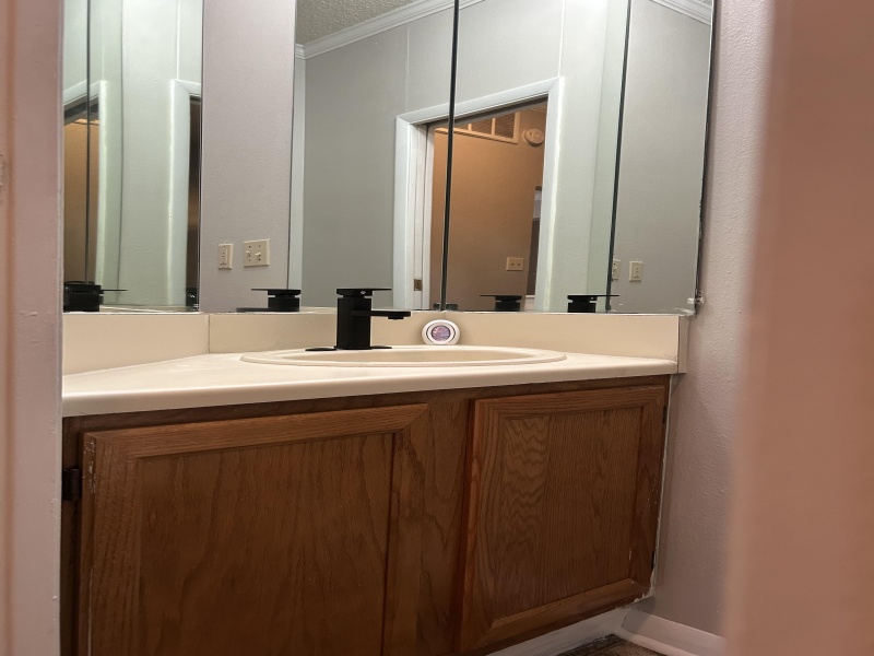 1 Courtney Place, Big Spring, Texas 79720, 2 Bedrooms Bedrooms, ,2 BathroomsBathrooms,Apartment,111,1 Courtney Place,2374