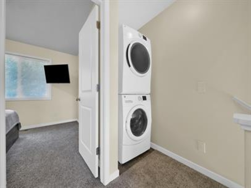 3840 Vale Drive, Traverse City, Michigan 49686, 2 Bedrooms Bedrooms, ,1.5 BathroomsBathrooms,Apartment,3840 ,3840 Vale Drive,2399