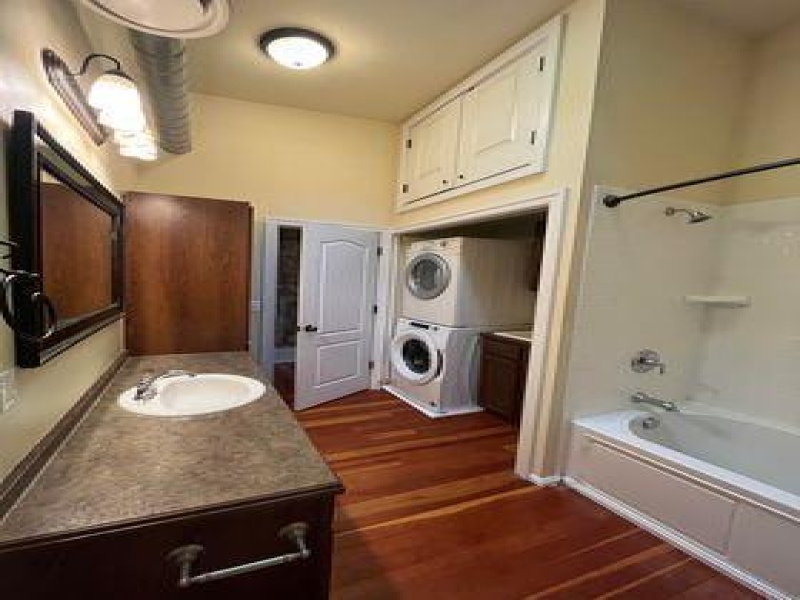 219-B Huron Avenue, Port Huron, Michigan 48060, 2 Bedrooms Bedrooms, ,1.5 BathroomsBathrooms,Apartment,219-B/ Loft 1,219-B Huron Avenue,2407