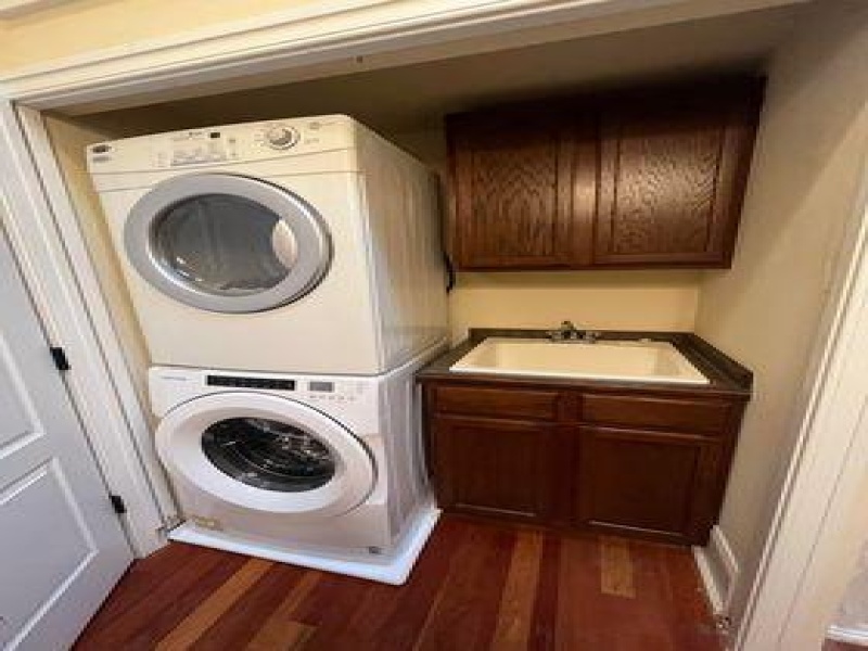 219-B Huron Avenue, Port Huron, Michigan 48060, 2 Bedrooms Bedrooms, ,1.5 BathroomsBathrooms,Apartment,219-B/ Loft 1,219-B Huron Avenue,2407