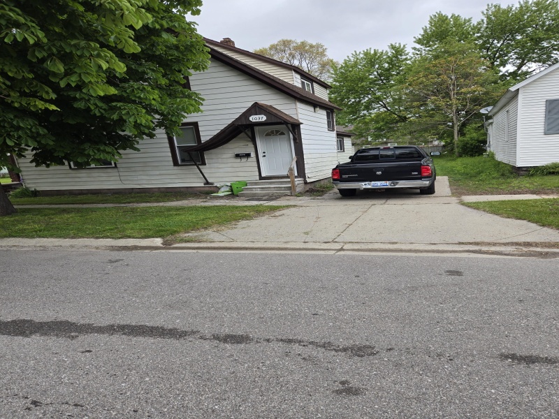 1037 Minnie St., Port Huron, Michigan 48060, 2 Bedrooms Bedrooms, ,1 BathroomBathrooms,Apartment,1037 Minnie St.,2414