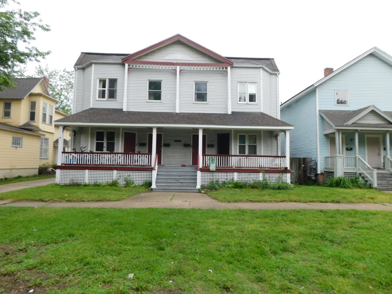 813 Court St, Port Huron, Michigan 48060, 2 Bedrooms Bedrooms, ,1 BathroomBathrooms,Apartment,813 Court St,2436