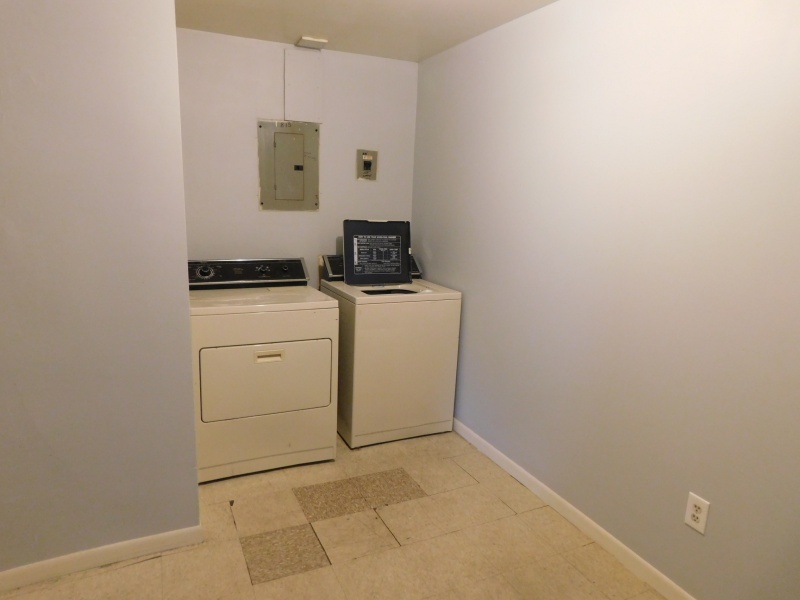 813 Court St, Port Huron, Michigan 48060, 2 Bedrooms Bedrooms, ,1 BathroomBathrooms,Apartment,813 Court St,2436