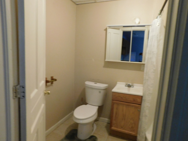 813 Court St, Port Huron, Michigan 48060, 2 Bedrooms Bedrooms, ,1 BathroomBathrooms,Apartment,813 Court St,2436
