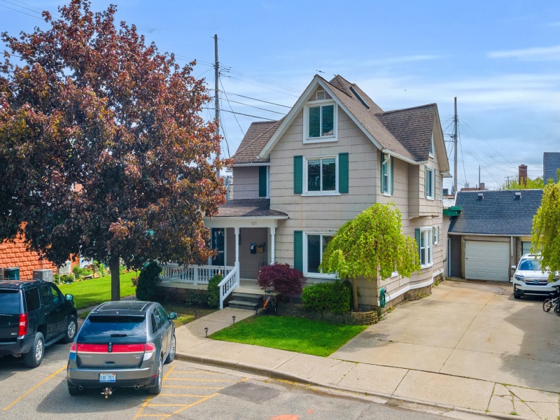 121 Washington Street, Marine City, Michigan 48039, 2 Bedrooms Bedrooms, 0 ,1 BathroomBathrooms,House,1,121 Washington Street,0,2681