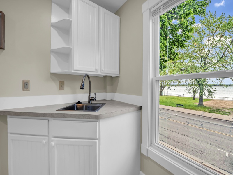 258 South Water Street, Marine City, Michigan 48039, 3 Bedrooms Bedrooms, 0 ,1 BathroomBathrooms,Apartment,2 (Upper),258 South Water Street,0,2683