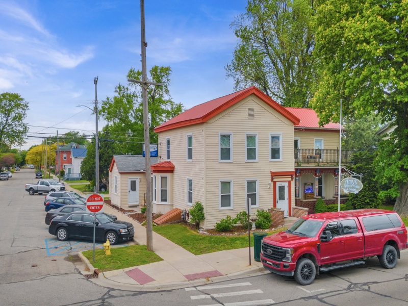 258 South Water Street, Marine City, Michigan 48039, 3 Bedrooms Bedrooms, 0 ,1 BathroomBathrooms,Apartment,2 (Upper),258 South Water Street,0,2683