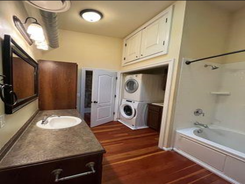 215-A Huron Avenue, Port Huron, Michigan 48060, 1 Bedroom Bedrooms, 0 ,1 BathroomBathrooms,Apartment,McKeough Building,215-A Huron Avenue,0,3068