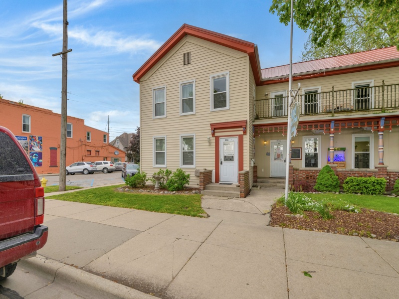 258 South Water Street - 2 (Upper), Marine City, Michigan 48039, 3 Bedroom Bedrooms, 0 ,1 BathroomBathrooms,House,256 South Water Street,258 South Water Street - 2 (Upper),0,3152
