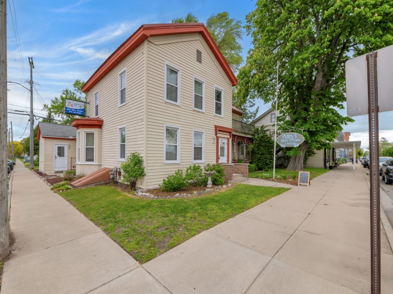 258 South Water Street - 2 (Upper), Marine City, Michigan 48039, 3 Bedroom Bedrooms, 0 ,1 BathroomBathrooms,House,256 South Water Street,258 South Water Street - 2 (Upper),0,3152