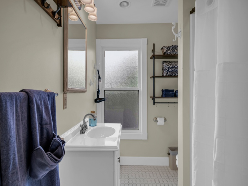 258 South Water Street - 2 (Upper), Marine City, Michigan 48039, 3 Bedroom Bedrooms, 0 ,1 BathroomBathrooms,House,256 South Water Street,258 South Water Street - 2 (Upper),0,3152