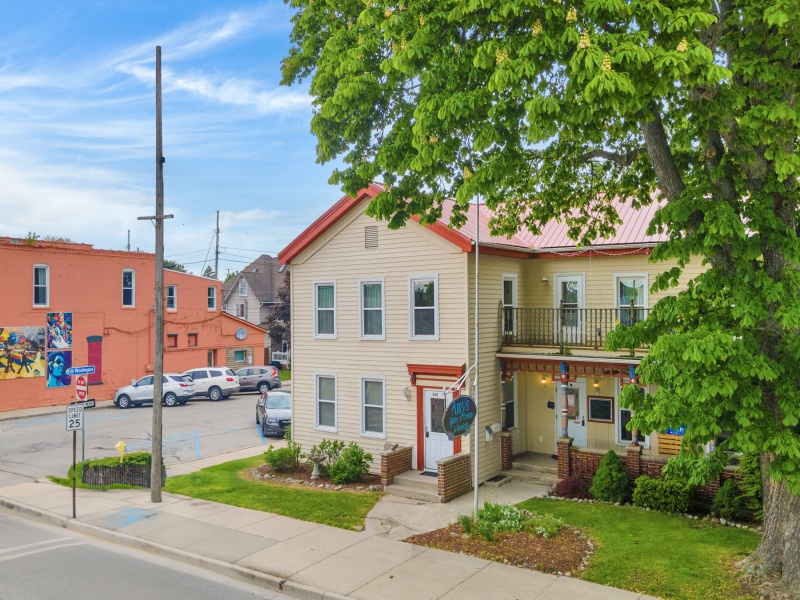 258 South Water Street - 2 (Upper), Marine City, Michigan 48039, 3 Bedroom Bedrooms, 0 ,1 BathroomBathrooms,House,256 South Water Street,258 South Water Street - 2 (Upper),0,3152